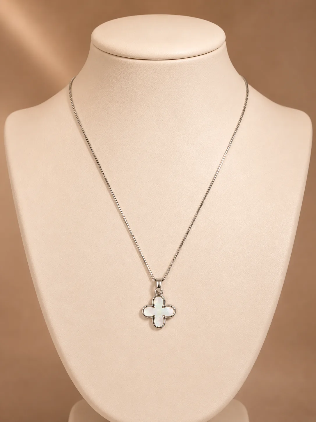 Clover Pearl Pendant Necklace