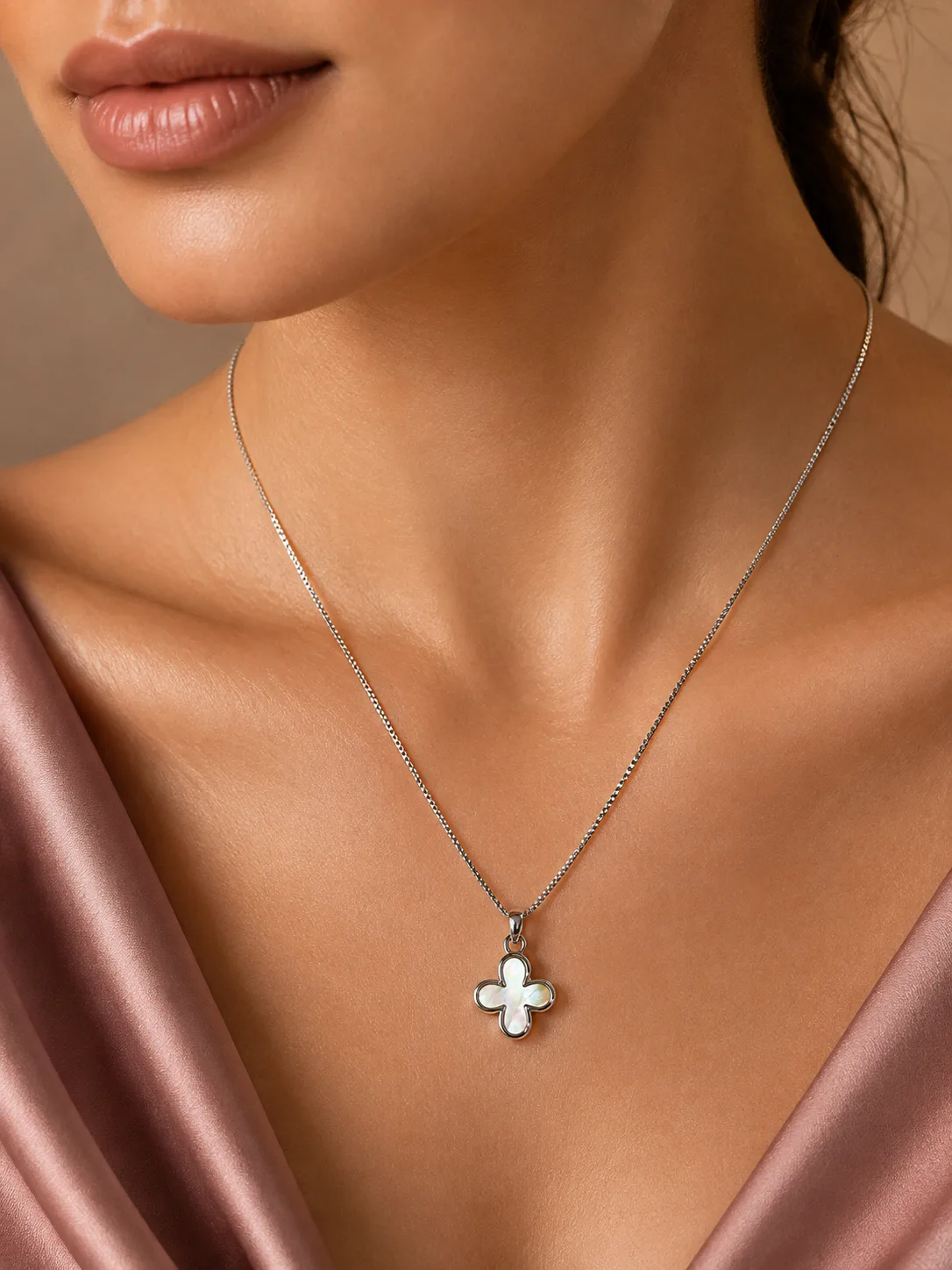 Clover Pearl Pendant Necklace